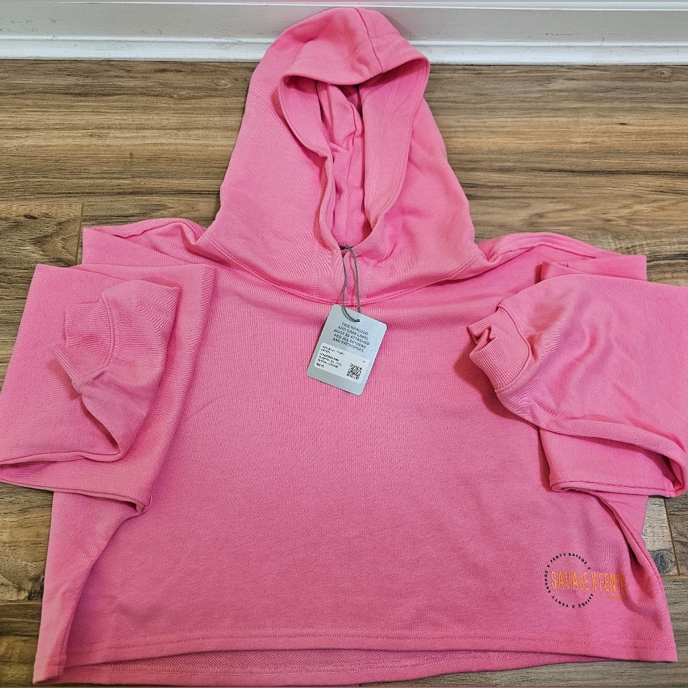 SAVAGE X FENTY ESSENTIAL TERRY SCOPE LOGO CROPPED HOODIE